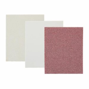 Nhám xốp 3M™ Softback Sanding Sponge giúp chà nhám hiệu quả trên các khu vực khó tiếp cận của xe như viền bo đèn pha, tay nắm cửa, khe cửa và các vị trí tương tự khác. Lớp đế có cấu tạo xốp mềm, linh hoạt phù hợp với hầu hết mọi kiểu dáng hoặc hình dạng trên xe. Bọt xốp được phủ hạt mài nhôm oxit có độ bền cao.