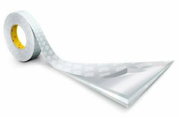 Băng keo 3M™ Double Coated Tissue Tape 9448A là loại băng keo 2 mặt có chất kết dính acrylic cứng vừa phải được tráng lên lớp màng mỏng như giấy, cho hiệu quả liên kết chắc chắn, dễ dàng, và chuyển công đoạn nhanh. Chất kết dính acrylate trên băng keo hai mặt 0,15 mm này được kiểm tra trên các bề mặt bao gồm PE và thép không gỉ. Lớp lót dùng để tráng keo có thể cung cấp sự ổn định cho các bề mặt xốp, với lớp lót PCK, giúp cho việc cắt và cán dễ dàng.