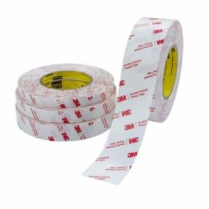 Băng Keo Hai Mặt 3M™ 56212 là loại băng keo acrylic dày 120 micron, đa dụng, được phủ trên lớp lót kraft tráng poly (PCK), sử dụng lớp màng giấy mỏng giúp tăng độ ổn định kích thước và cải thiện khả năng xử lý, dễ cắt theo khuôn và cán màng hơn. Được thiết kế để tạo ra các liên kết bền chắc và đa năng, loại băng keo trong mờ này có độ dính cao và là giải pháp lý tưởng cho các ứng dụng trên bề mặt năng lượng cao và dán xốp. Với những ưu điểm bổ sung như sử dụng tốt ngay cả ở nhiệt độ thấp cùng khả năng bám dính tốt trên bề mặt cong và gồ ghề, Băng keo hai mặt 3M™ 56212 là lựa chọn tuyệt vời cho các nhu cầu dán thông dụng của bạn.
